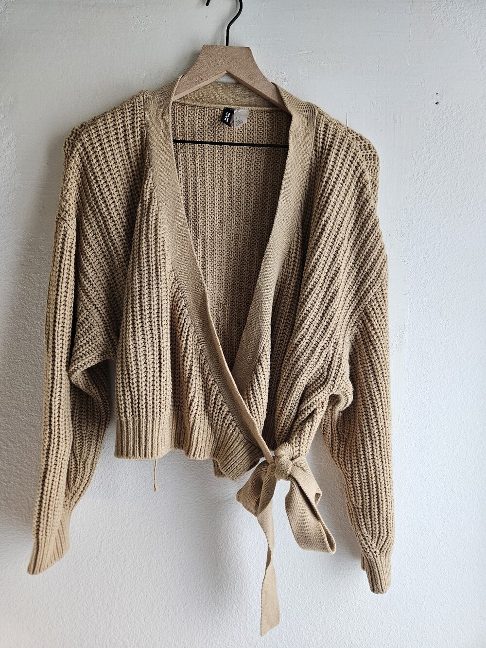 H&M | knitted wrap top - Picture 1 of 6